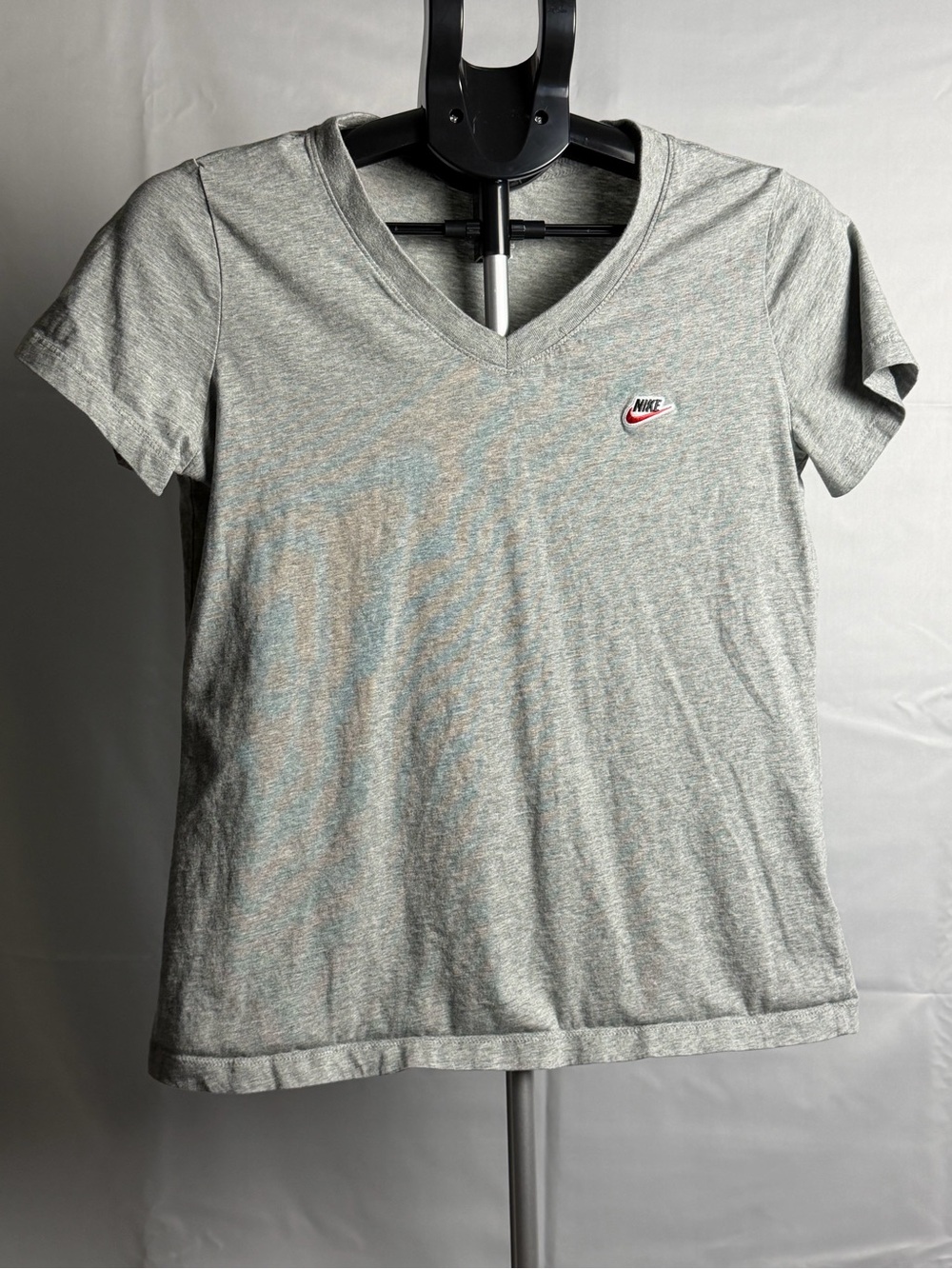 Nike Women's Light Gray V-Neck Short Sleeve Tee